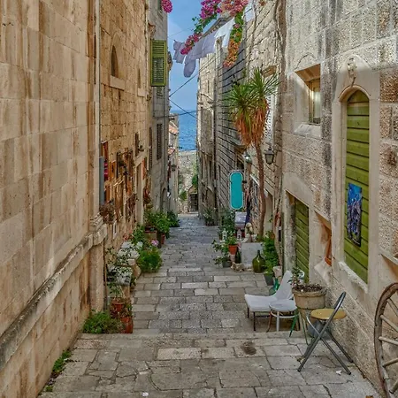 The Old Town * Κόρτσουλα